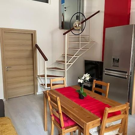 Comfy Apartment With Low Ceiling Attic Athens Ngoại thất bức ảnh