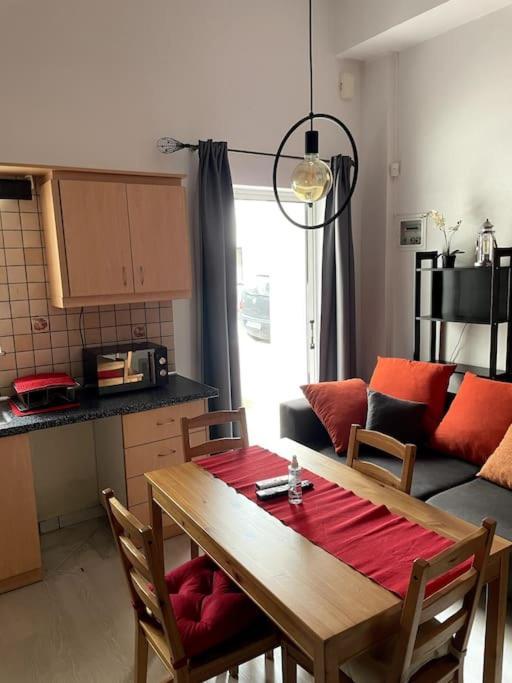 Comfy Apartment With Low Ceiling Attic Athens Ngoại thất bức ảnh