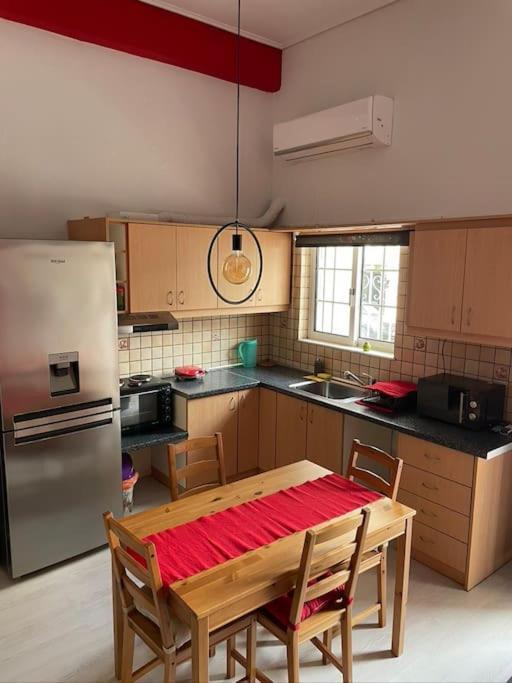Comfy Apartment With Low Ceiling Attic Athens Ngoại thất bức ảnh