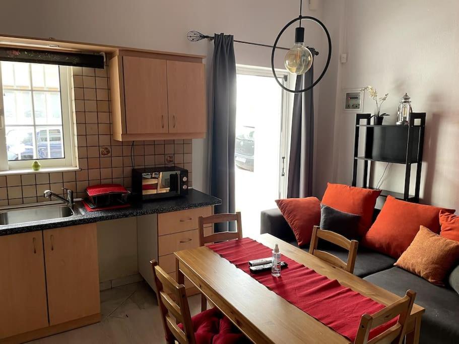 Comfy Apartment With Low Ceiling Attic Athens Ngoại thất bức ảnh